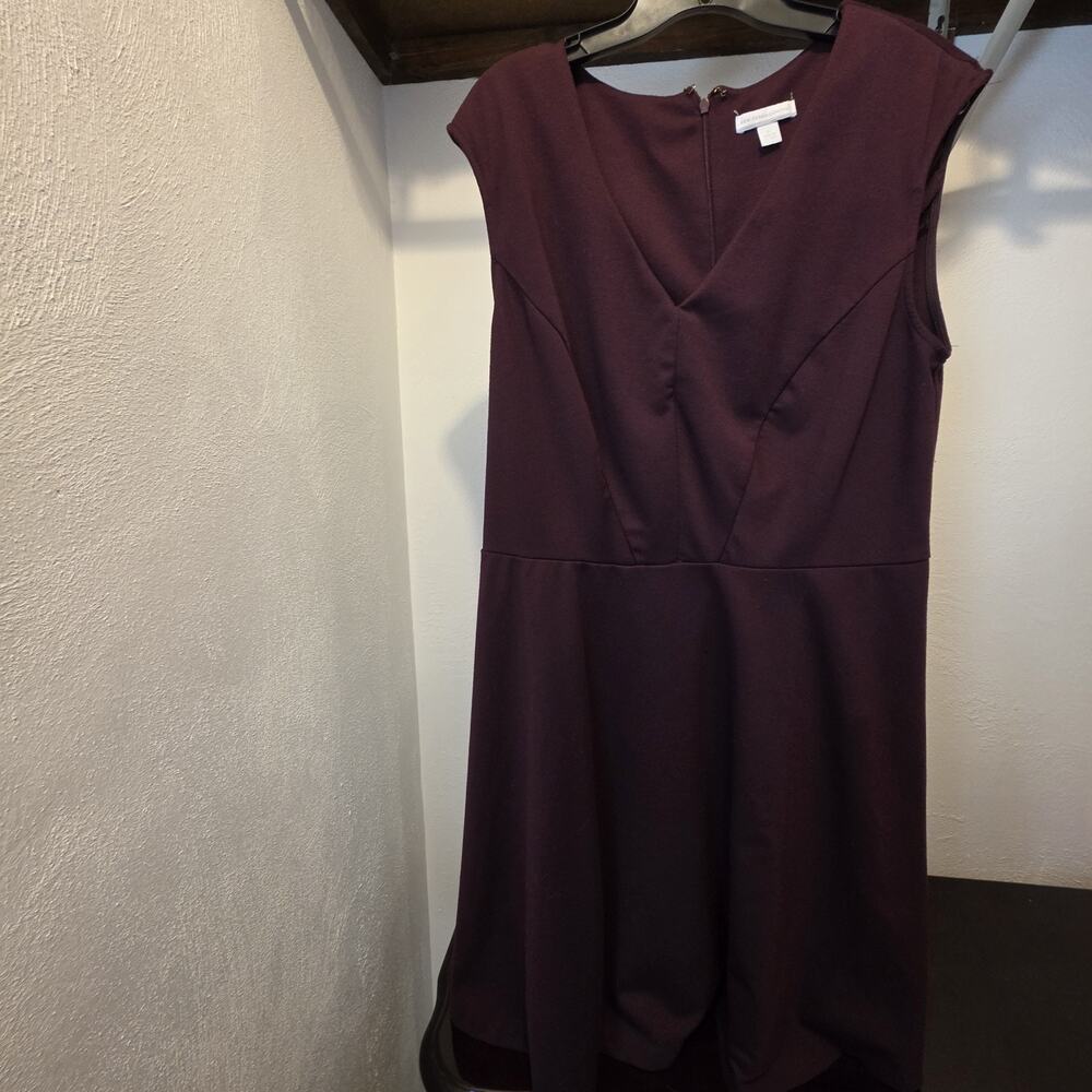 New York & Company Women's Burgundy Solid V-Neck Sleeveless Ponte Knee Dress XL
